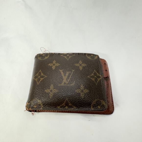 Louis Vouitton bifold monogram wallet